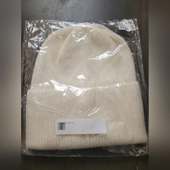 3PC NWT Beanie Hat, Gloves, Ear Warmer - Picture 4 of 4